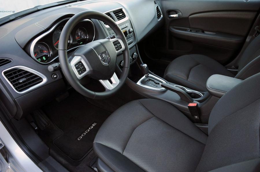  Dodge Avenger 2011 года  (фото 28 из 61)